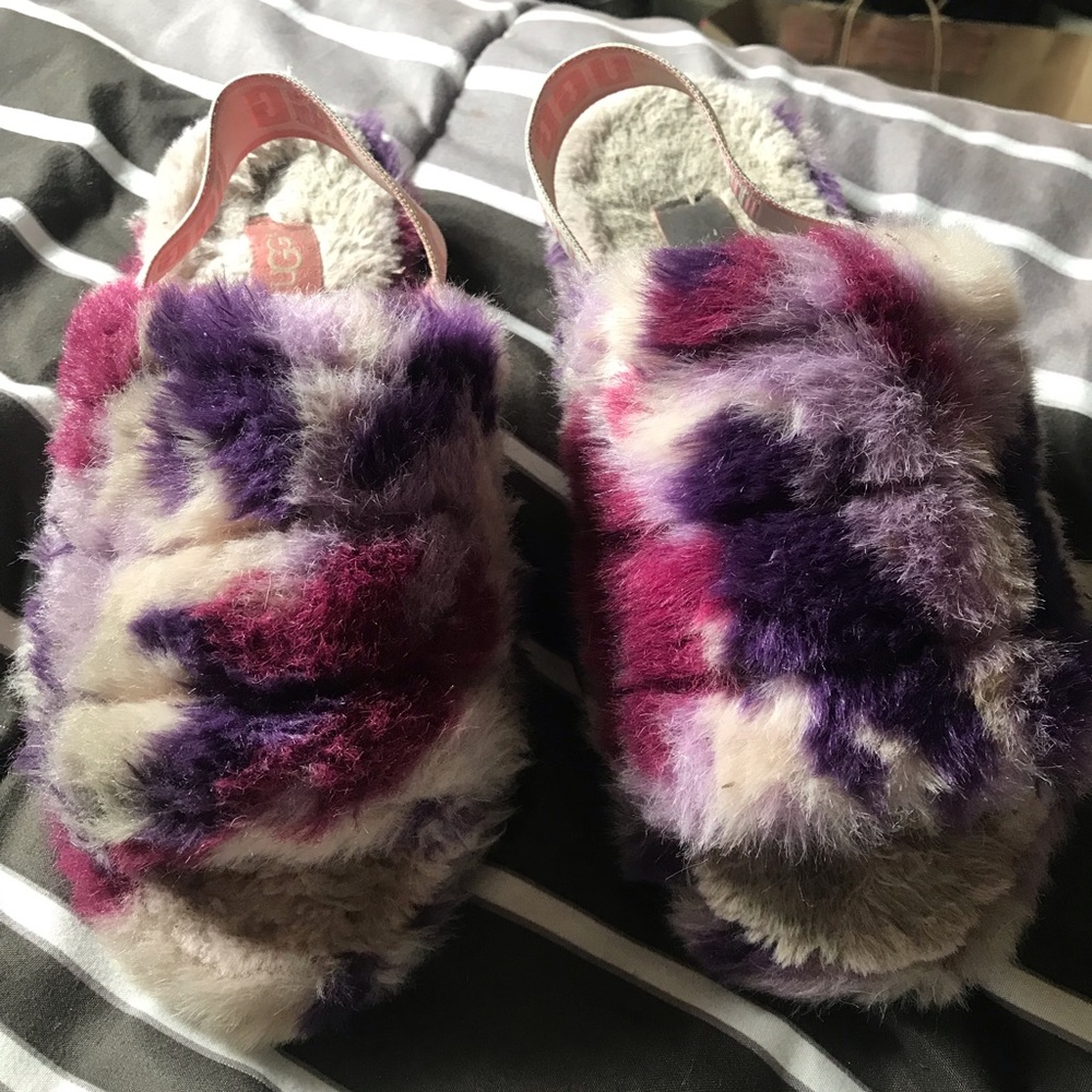 UGG Fluff slides